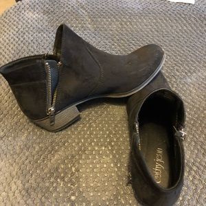 Cathy Jean Black Booties